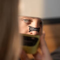 Hevi™ Nose Strip nalepená na nose pred spaním