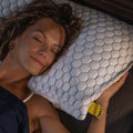 dominika roskova na nastavitelnom vankusi hevi pillow
